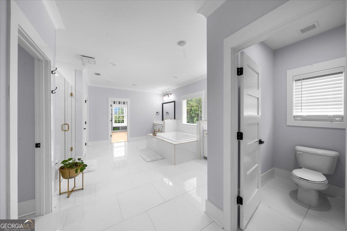 Loganville, Georgia 30052, United States, 5 Bedrooms Bedrooms, ,6 BathroomsBathrooms,Residential,Pending,132217