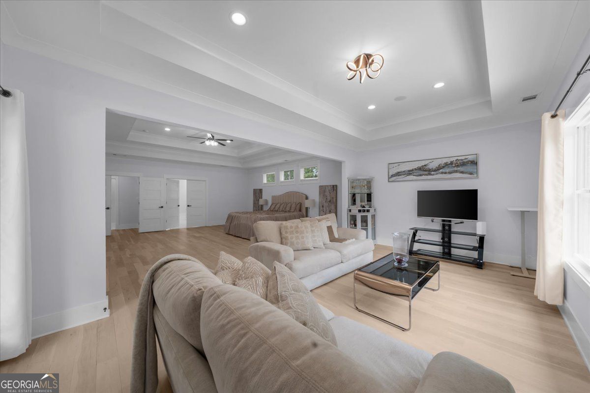 Loganville, Georgia 30052, United States, 5 Bedrooms Bedrooms, ,6 BathroomsBathrooms,Residential,Pending,132217