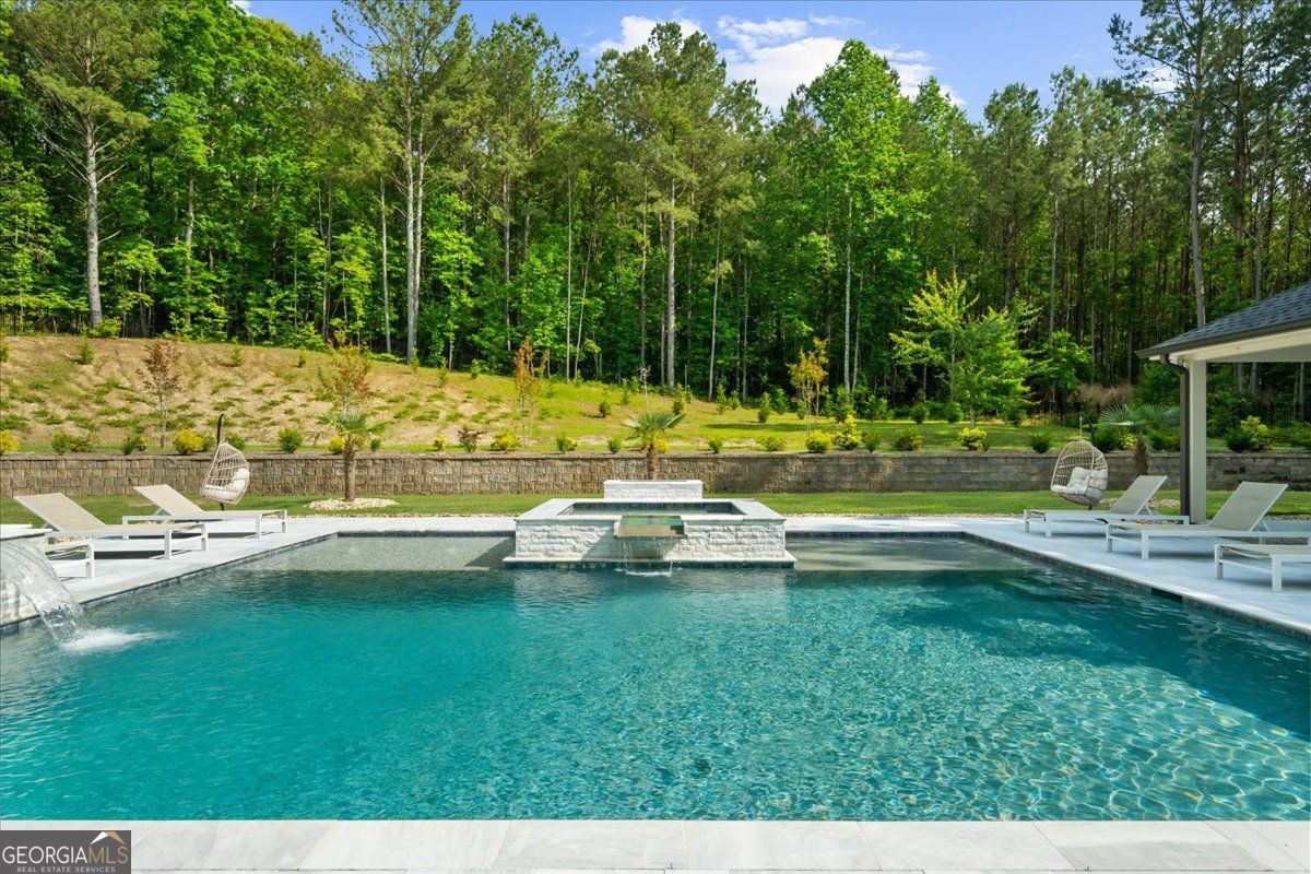 Loganville, Georgia 30052, United States, 5 Bedrooms Bedrooms, ,6 BathroomsBathrooms,Residential,Pending,132217