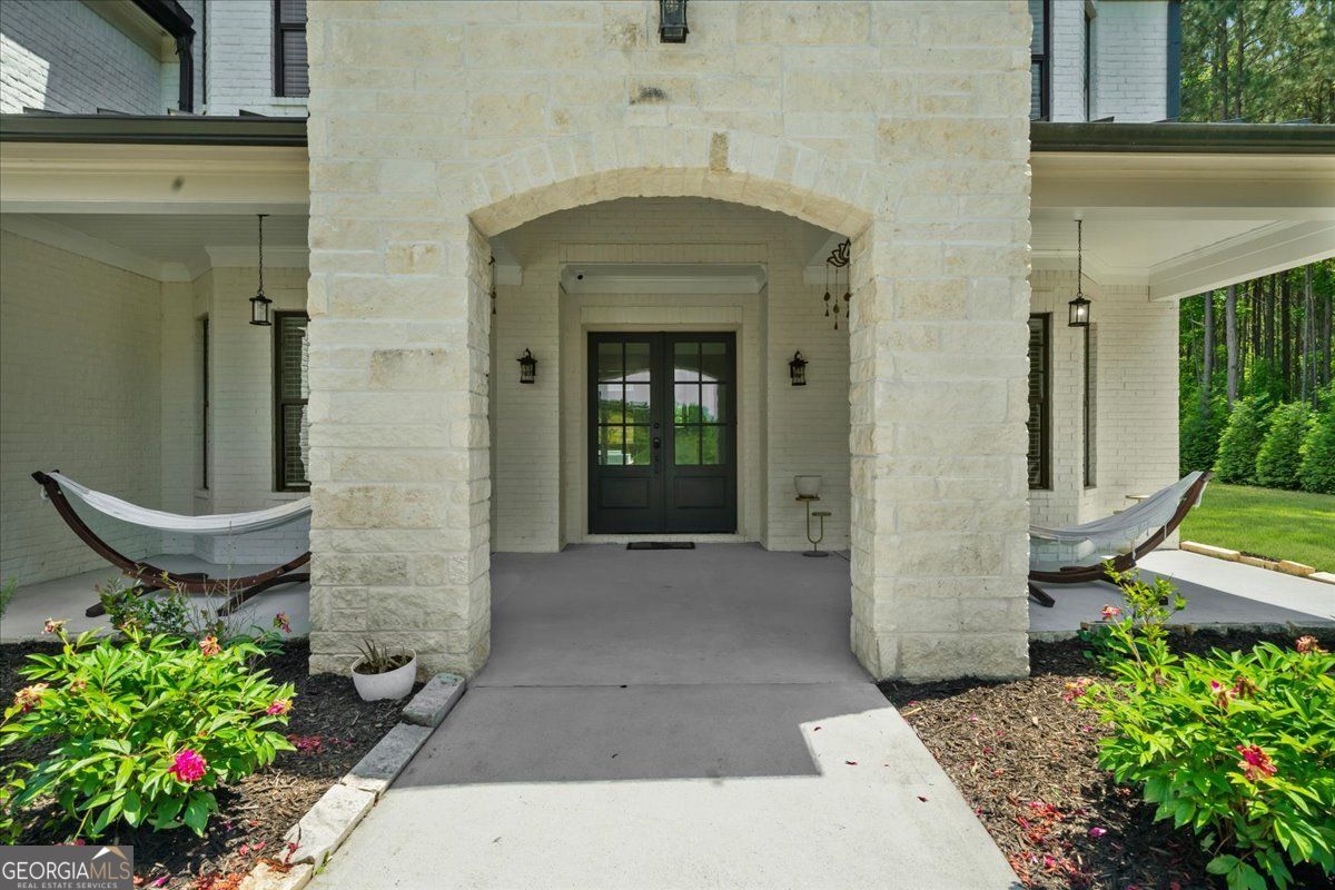 Loganville, Georgia 30052, United States, 5 Bedrooms Bedrooms, ,6 BathroomsBathrooms,Residential,Pending,132217