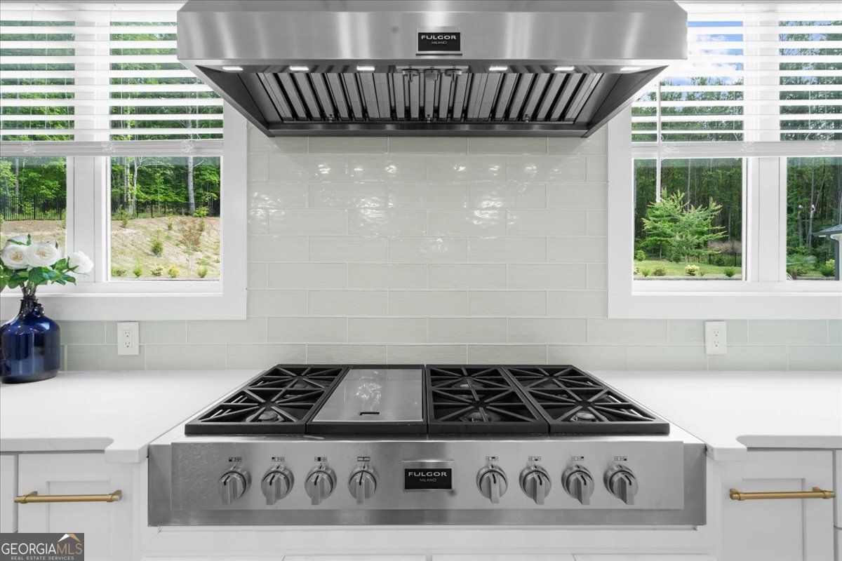 Loganville, Georgia 30052, United States, 5 Bedrooms Bedrooms, ,6 BathroomsBathrooms,Residential,Pending,132217