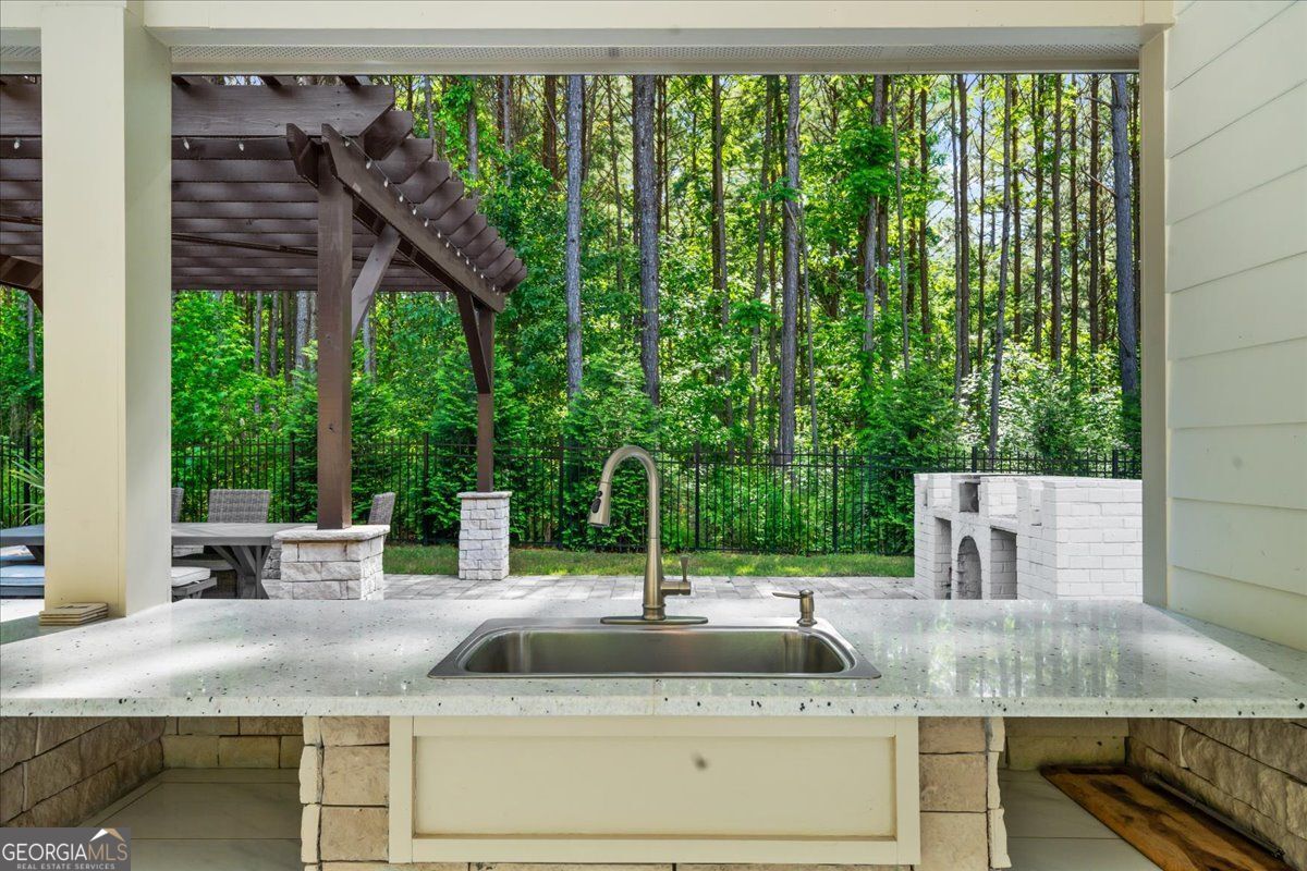 Loganville, Georgia 30052, United States, 5 Bedrooms Bedrooms, ,6 BathroomsBathrooms,Residential,Pending,132217