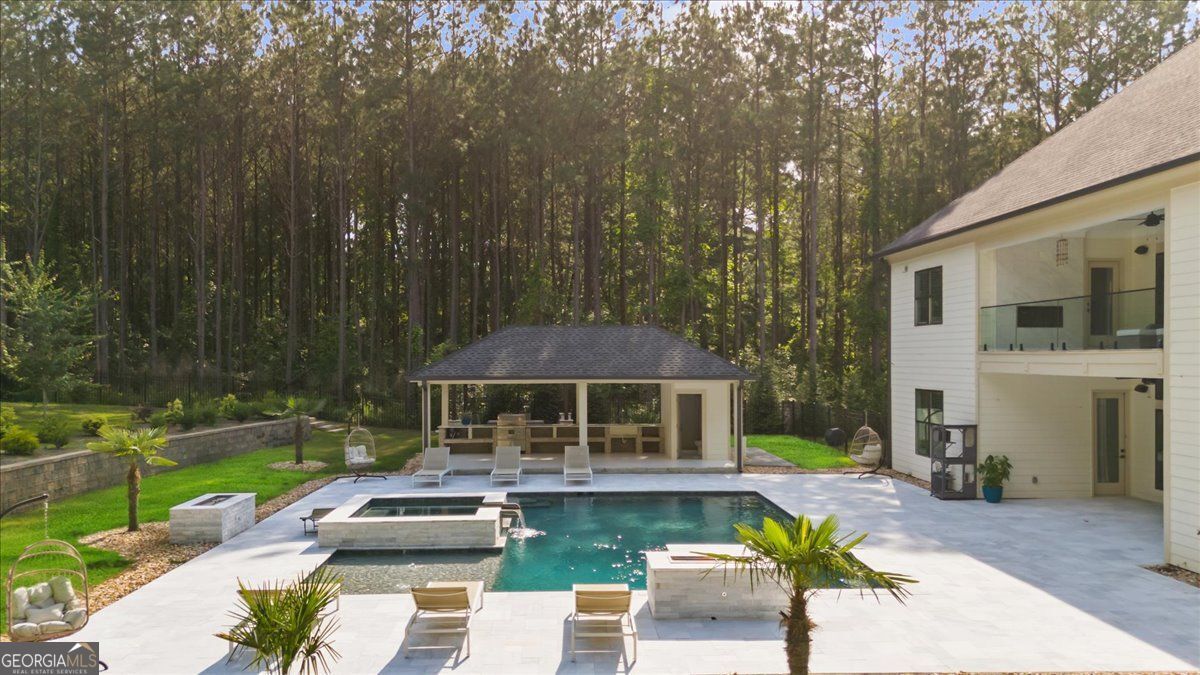 Loganville, Georgia 30052, United States, 5 Bedrooms Bedrooms, ,6 BathroomsBathrooms,Residential,Pending,132217