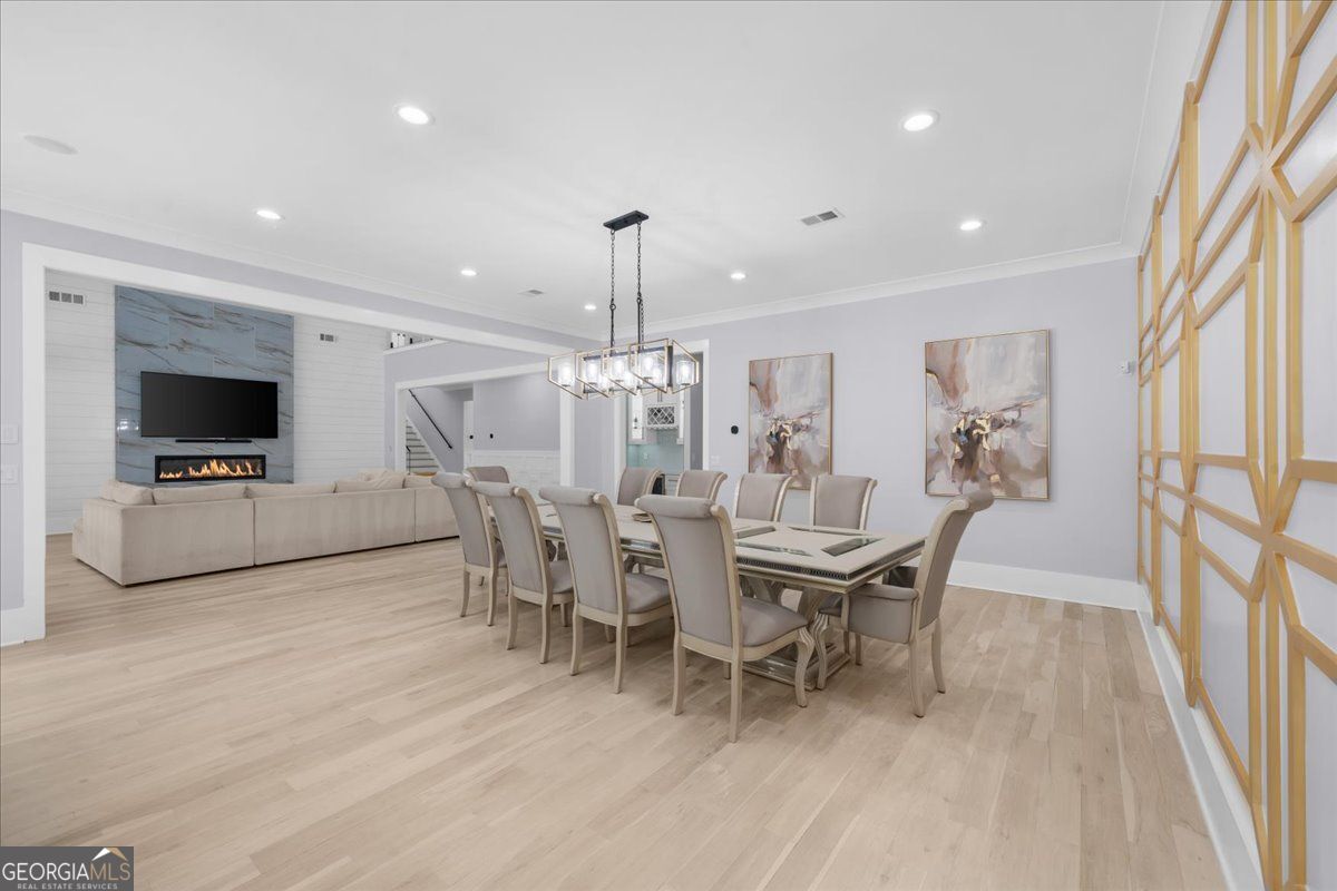 Loganville, Georgia 30052, United States, 5 Bedrooms Bedrooms, ,6 BathroomsBathrooms,Residential,Pending,132217