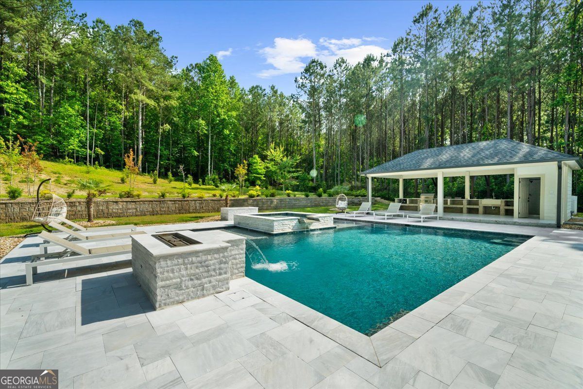 Loganville, Georgia 30052, United States, 5 Bedrooms Bedrooms, ,6 BathroomsBathrooms,Residential,Pending,132217