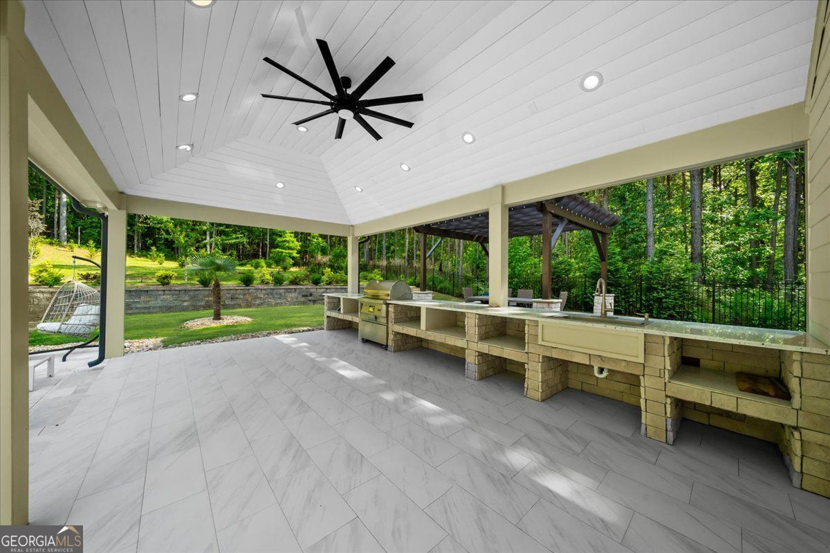 Loganville, Georgia 30052, United States, 5 Bedrooms Bedrooms, ,6 BathroomsBathrooms,Residential,Pending,132217