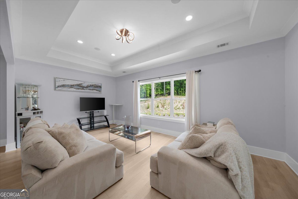 Loganville, Georgia 30052, United States, 5 Bedrooms Bedrooms, ,6 BathroomsBathrooms,Residential,Pending,132217