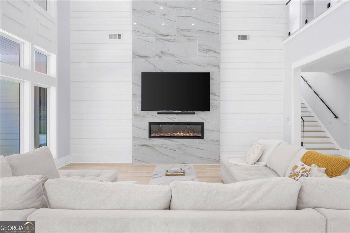 Loganville, Georgia 30052, United States, 5 Bedrooms Bedrooms, ,6 BathroomsBathrooms,Residential,Pending,132217