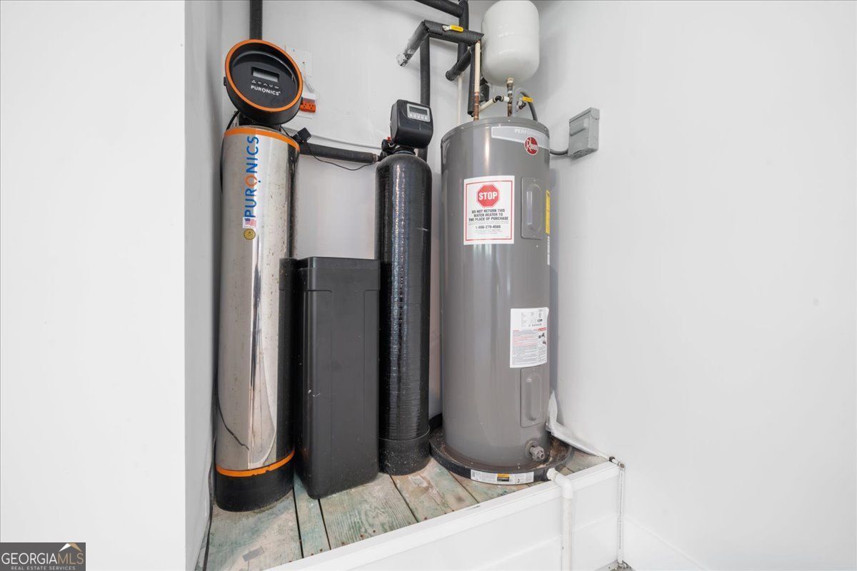 Loganville, Georgia 30052, United States, 5 Bedrooms Bedrooms, ,6 BathroomsBathrooms,Residential,Pending,132217