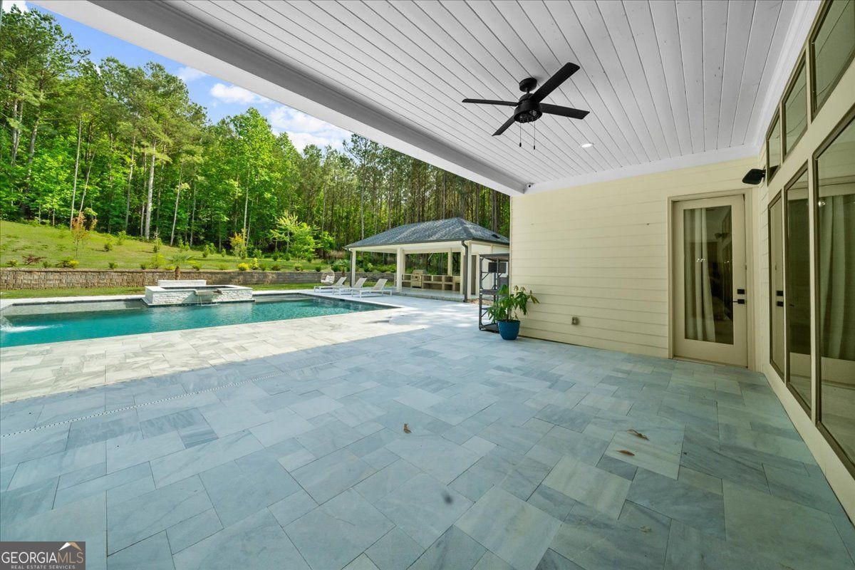 Loganville, Georgia 30052, United States, 5 Bedrooms Bedrooms, ,6 BathroomsBathrooms,Residential,Pending,132217