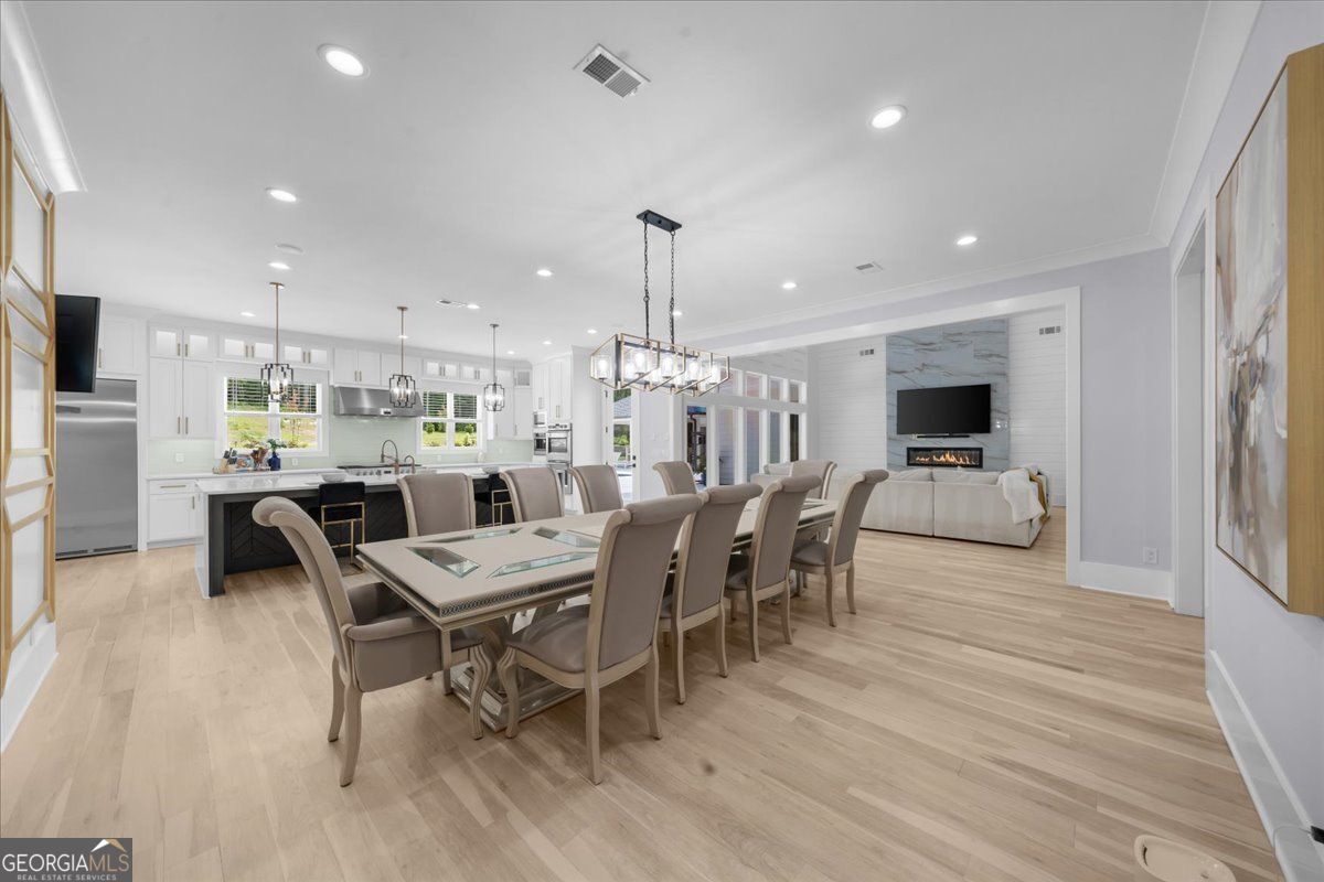 Loganville, Georgia 30052, United States, 5 Bedrooms Bedrooms, ,6 BathroomsBathrooms,Residential,Pending,132217