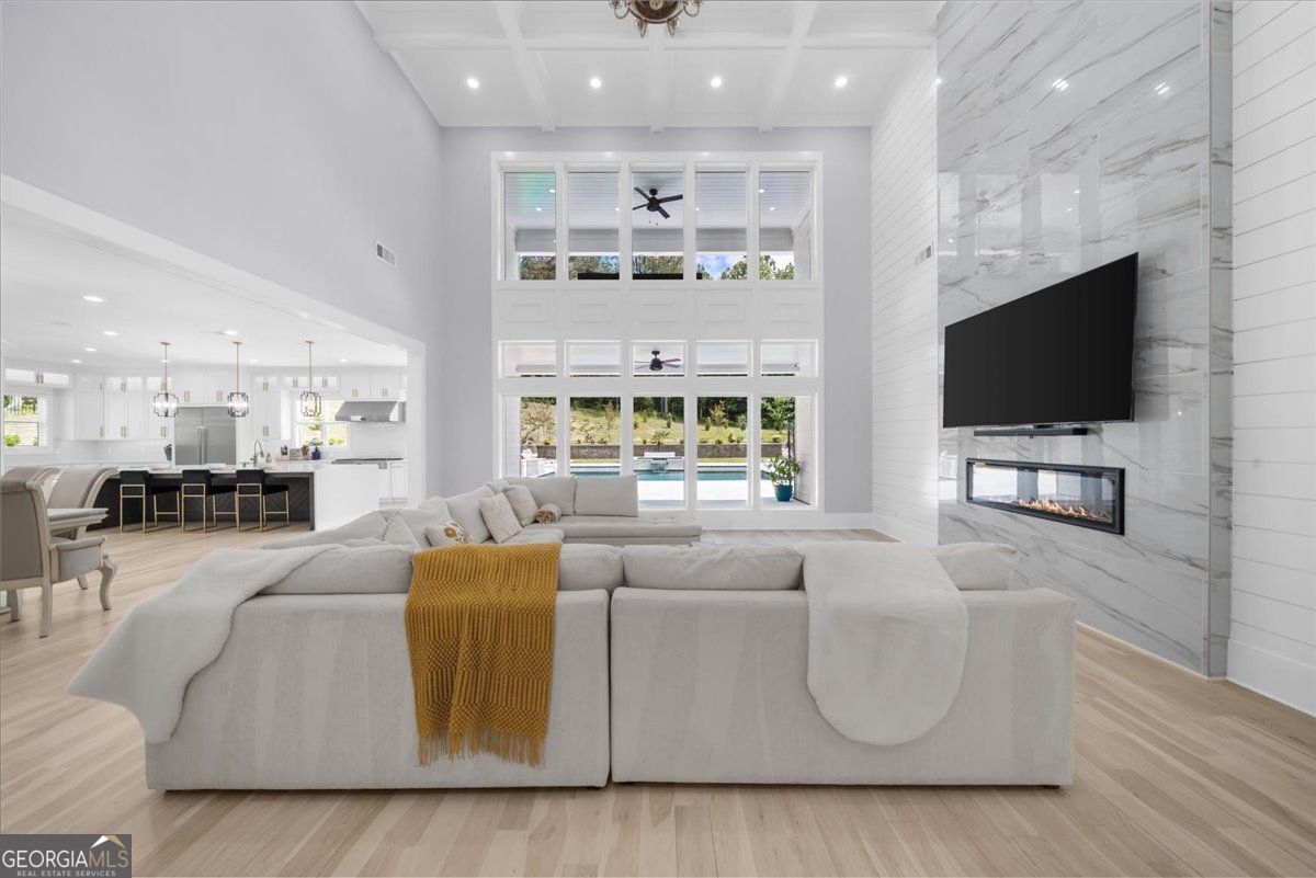 Loganville, Georgia 30052, United States, 5 Bedrooms Bedrooms, ,6 BathroomsBathrooms,Residential,Pending,132217