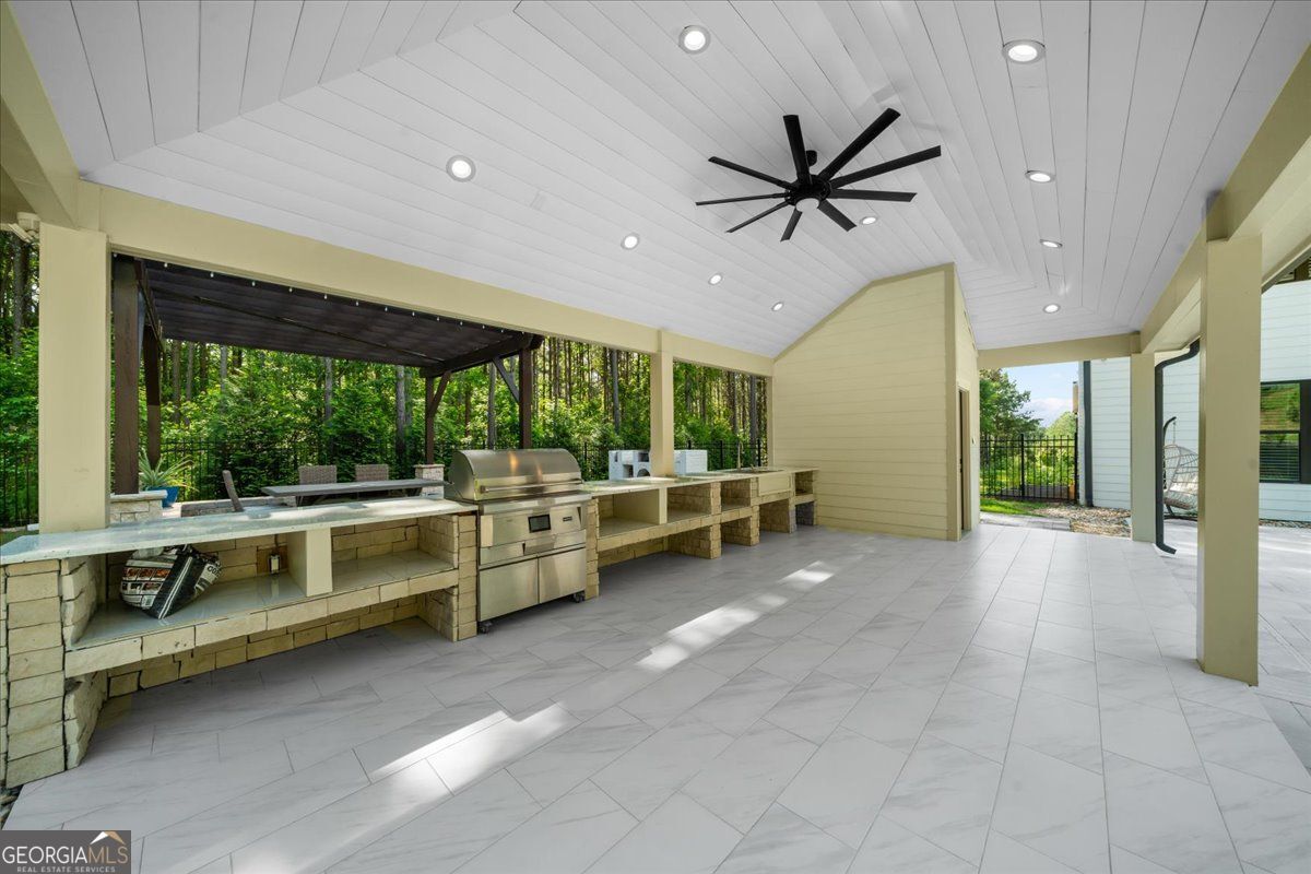 Loganville, Georgia 30052, United States, 5 Bedrooms Bedrooms, ,6 BathroomsBathrooms,Residential,Pending,132217