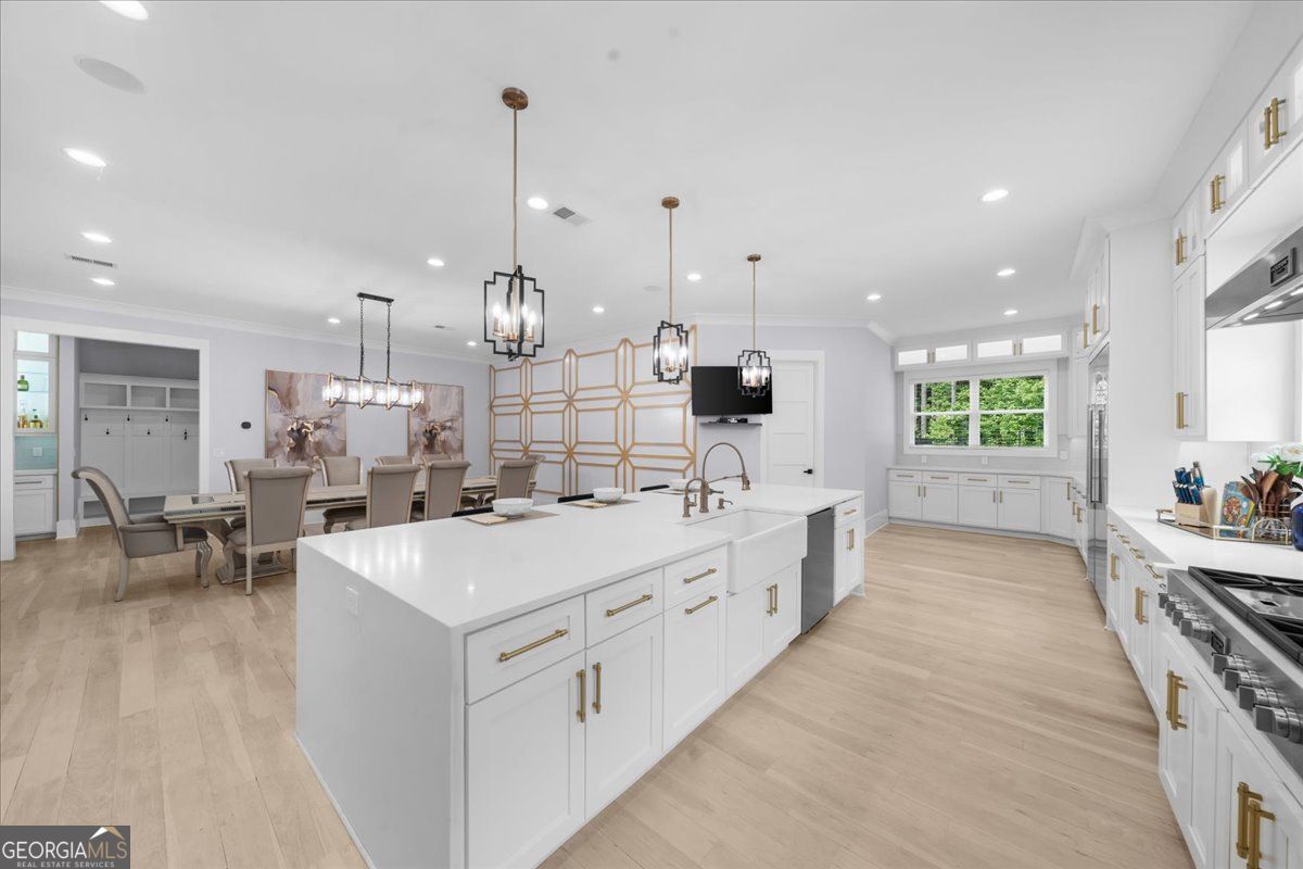 Loganville, Georgia 30052, United States, 5 Bedrooms Bedrooms, ,6 BathroomsBathrooms,Residential,Pending,132217