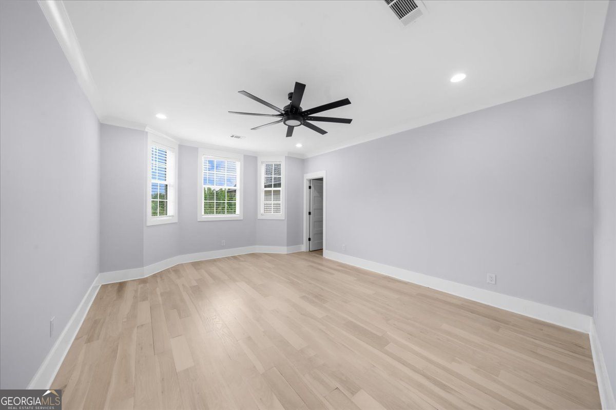 Loganville, Georgia 30052, United States, 5 Bedrooms Bedrooms, ,6 BathroomsBathrooms,Residential,Pending,132217