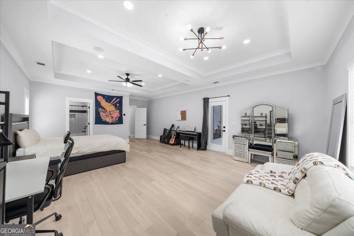 Loganville, Georgia 30052, United States, 5 Bedrooms Bedrooms, ,6 BathroomsBathrooms,Residential,Pending,132217