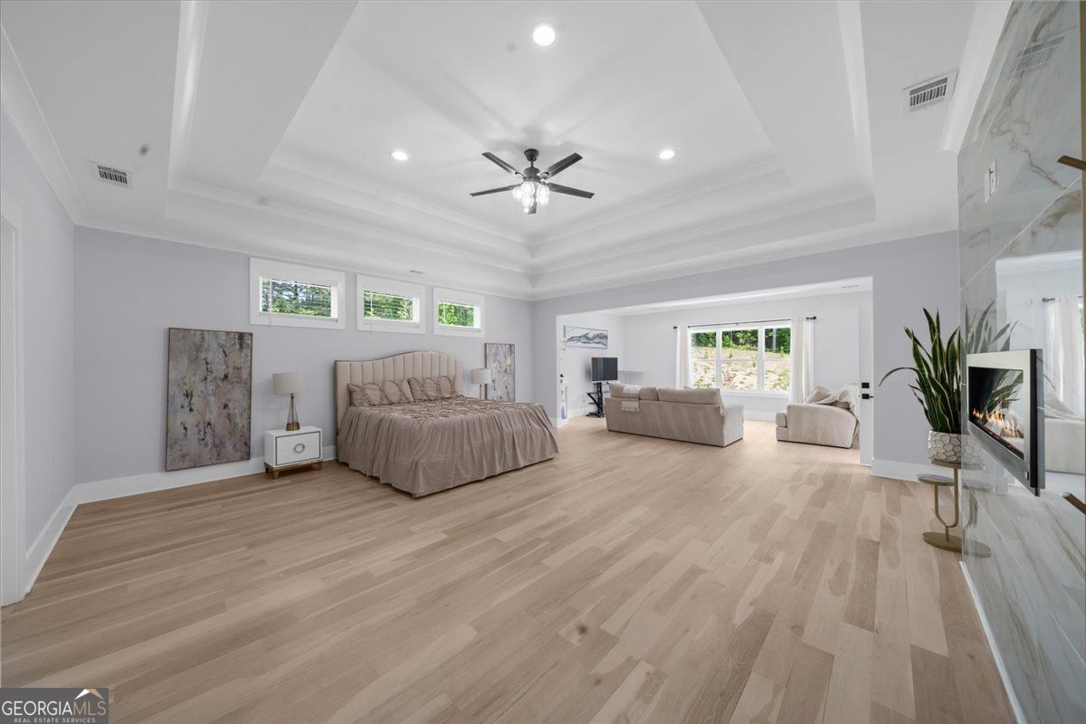 Loganville, Georgia 30052, United States, 5 Bedrooms Bedrooms, ,6 BathroomsBathrooms,Residential,Pending,132217