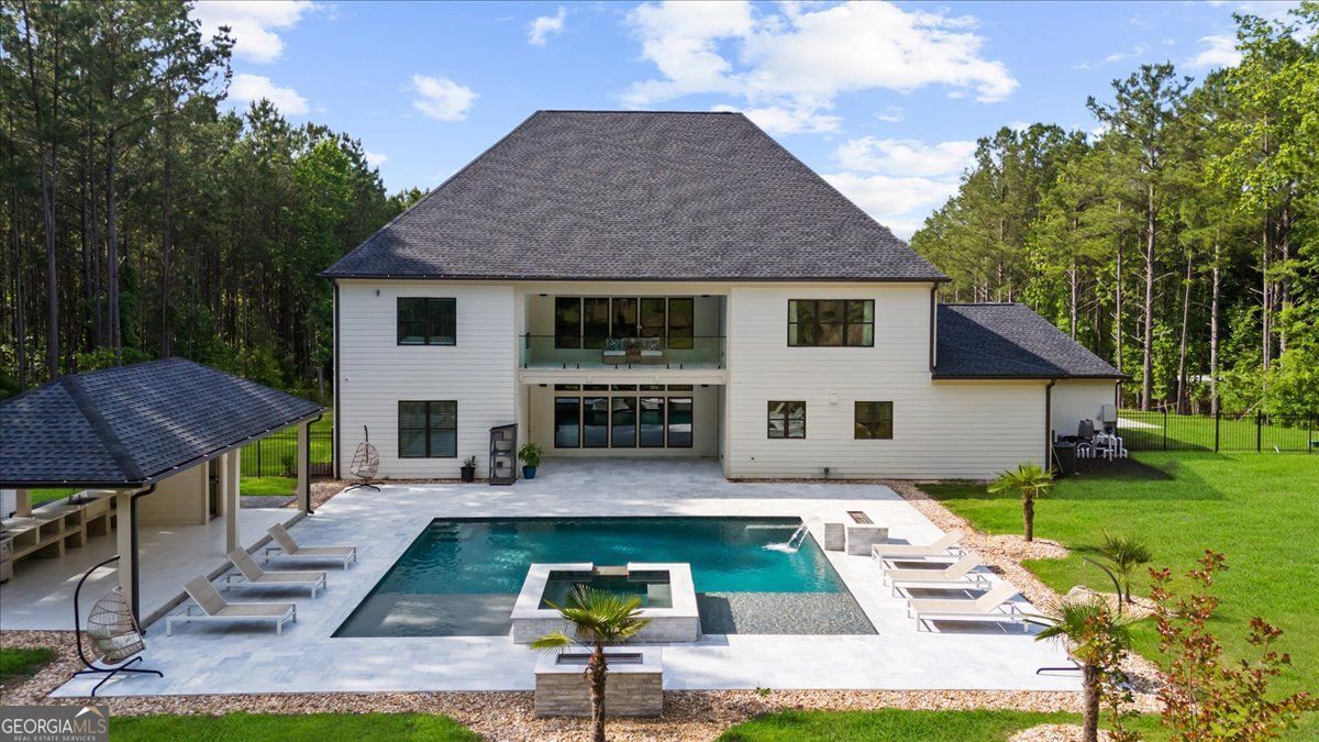 Loganville, Georgia 30052, United States, 5 Bedrooms Bedrooms, ,6 BathroomsBathrooms,Residential,Pending,132217