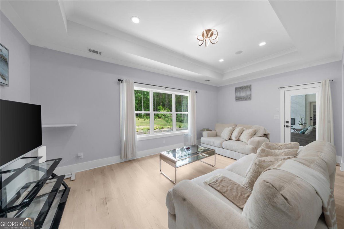 Loganville, Georgia 30052, United States, 5 Bedrooms Bedrooms, ,6 BathroomsBathrooms,Residential,Pending,132217