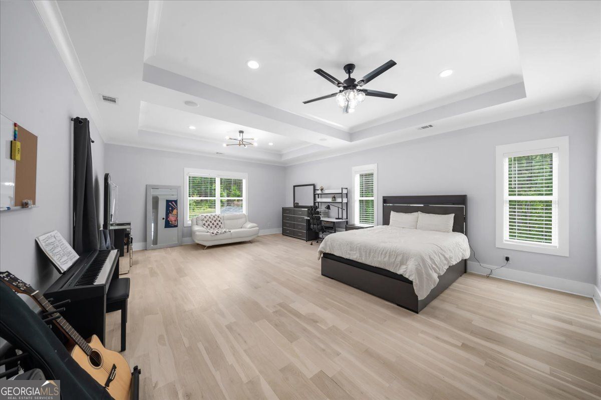 Loganville, Georgia 30052, United States, 5 Bedrooms Bedrooms, ,6 BathroomsBathrooms,Residential,Pending,132217