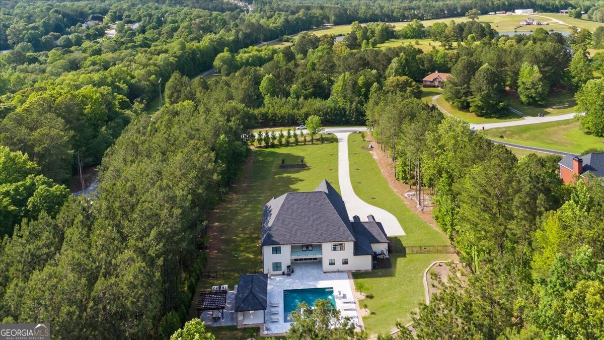 Loganville, Georgia 30052, United States, 5 Bedrooms Bedrooms, ,6 BathroomsBathrooms,Residential,Pending,132217