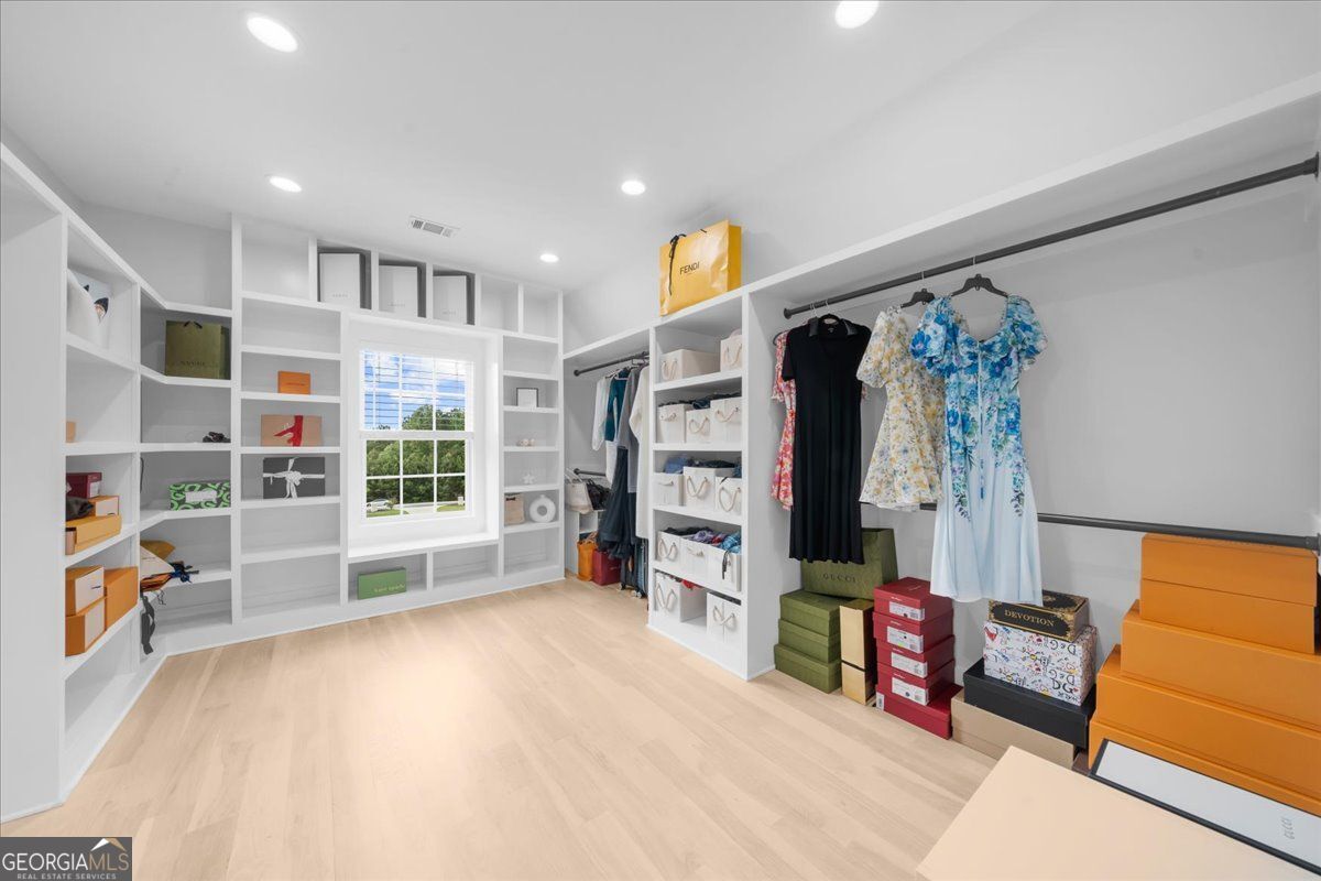 Loganville, Georgia 30052, United States, 5 Bedrooms Bedrooms, ,6 BathroomsBathrooms,Residential,Pending,132217