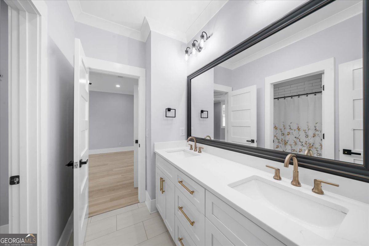 Loganville, Georgia 30052, United States, 5 Bedrooms Bedrooms, ,6 BathroomsBathrooms,Residential,Pending,132217