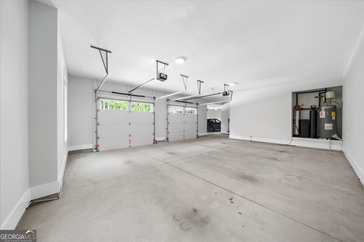 Loganville, Georgia 30052, United States, 5 Bedrooms Bedrooms, ,6 BathroomsBathrooms,Residential,Pending,132217