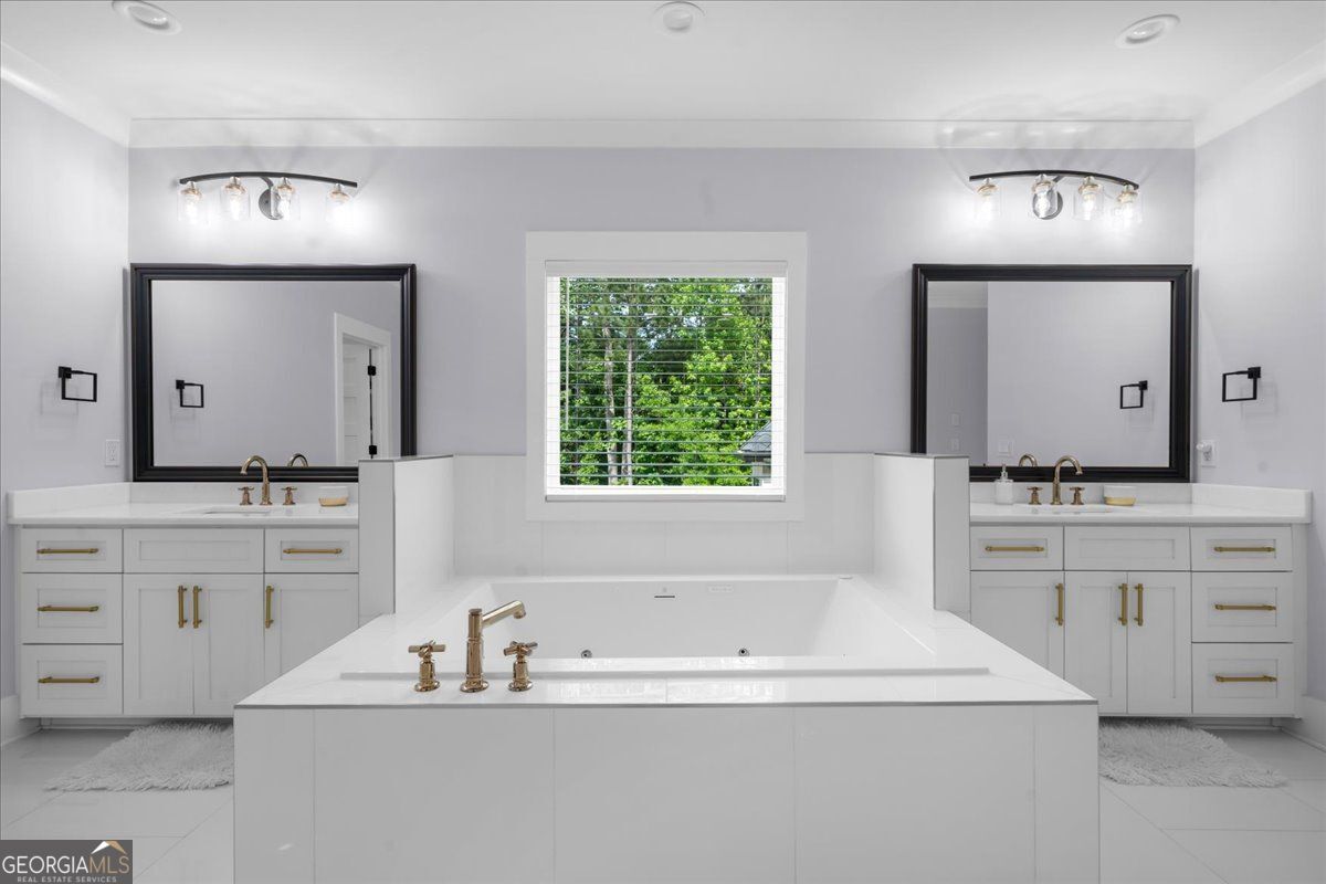 Loganville, Georgia 30052, United States, 5 Bedrooms Bedrooms, ,6 BathroomsBathrooms,Residential,Pending,132217