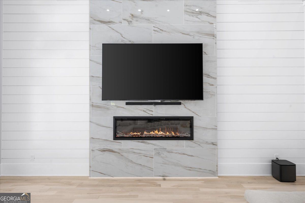 Loganville, Georgia 30052, United States, 5 Bedrooms Bedrooms, ,6 BathroomsBathrooms,Residential,Pending,132217