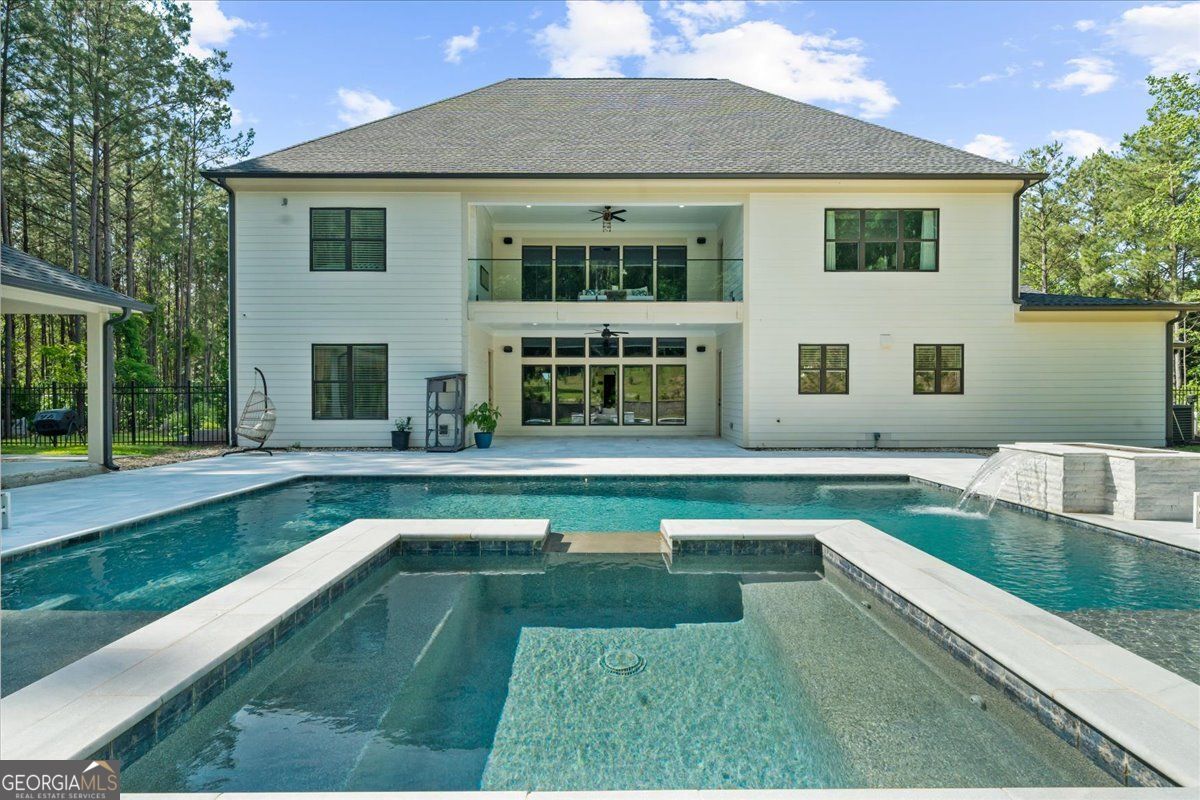 Loganville, Georgia 30052, United States, 5 Bedrooms Bedrooms, ,6 BathroomsBathrooms,Residential,Pending,132217