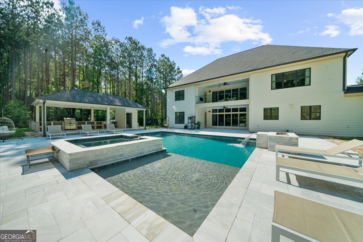 Loganville, Georgia 30052, United States, 5 Bedrooms Bedrooms, ,6 BathroomsBathrooms,Residential,Pending,132217