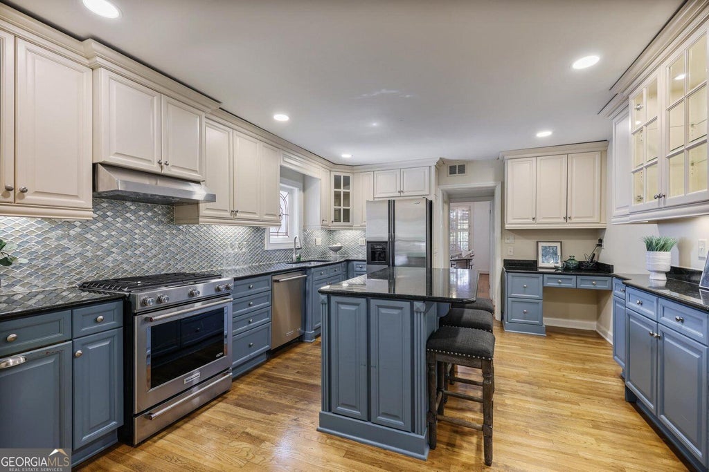Photo of 2218 Peachtree Road NW, Atlanta, GA 30309 (MLS # 10869950)