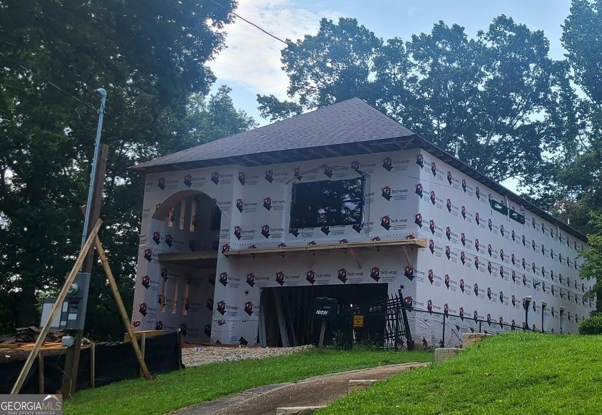 Come home to modern luxury. This 5BR home is calling your name. Close to Woodward Academy, great restaurants, minutes to the airport and downtown. Gourmet kitchen, large bedrooms, luxurious primary suite. This home is a must see!!