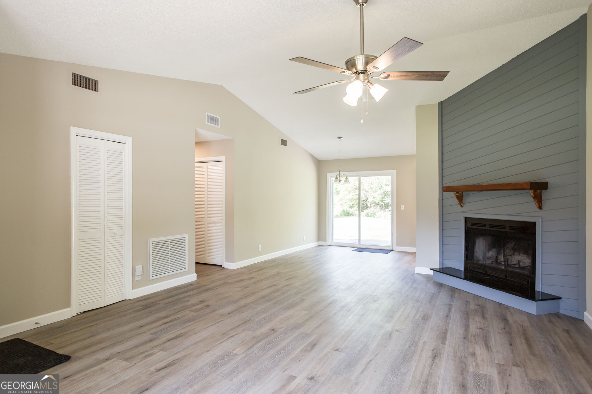 700 Regal RD