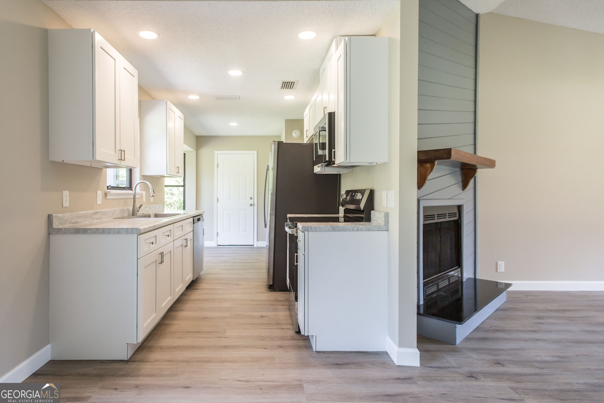 700 Regal RD