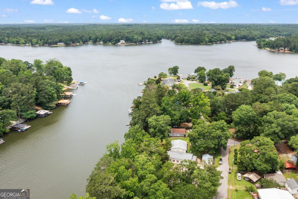 512 Lakeshore DR
