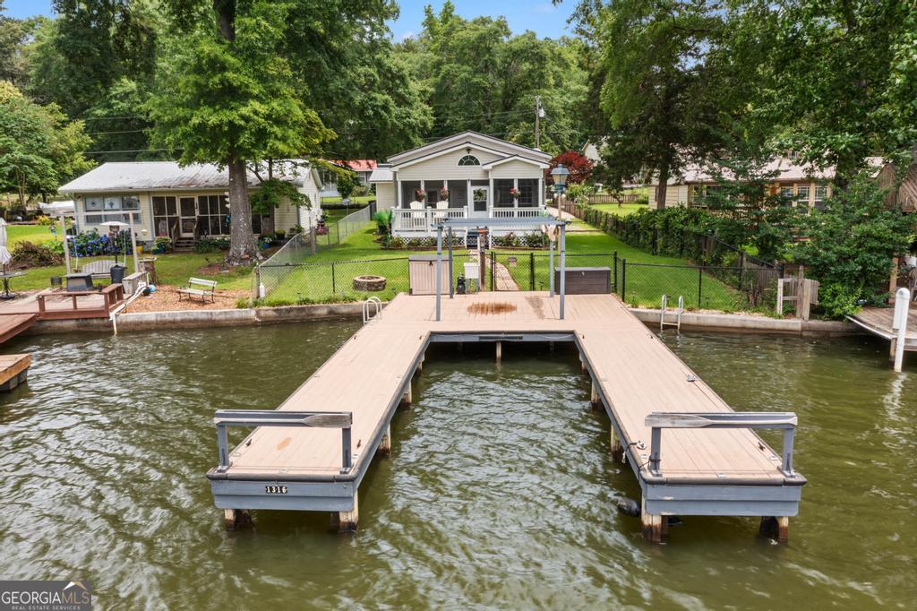 512 Lakeshore DR