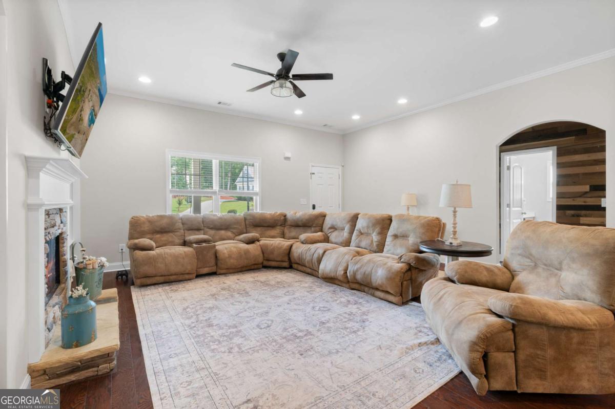 264 Holland Grove DR