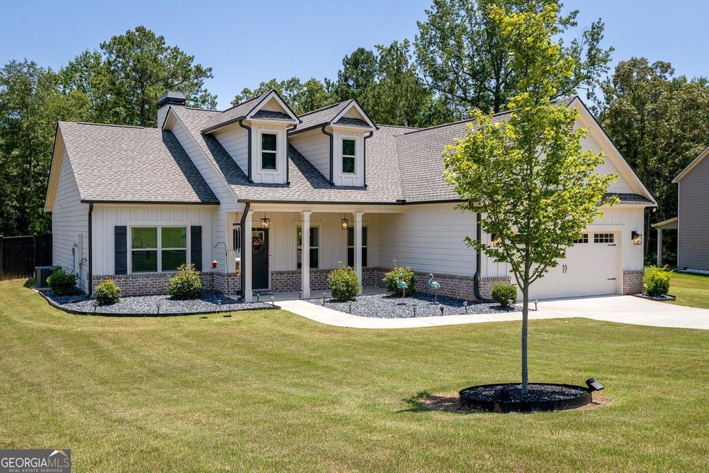 Photo of 2124 Bullock Bluff Dr, Loganville, GA 30052 (MLS # 10630503)