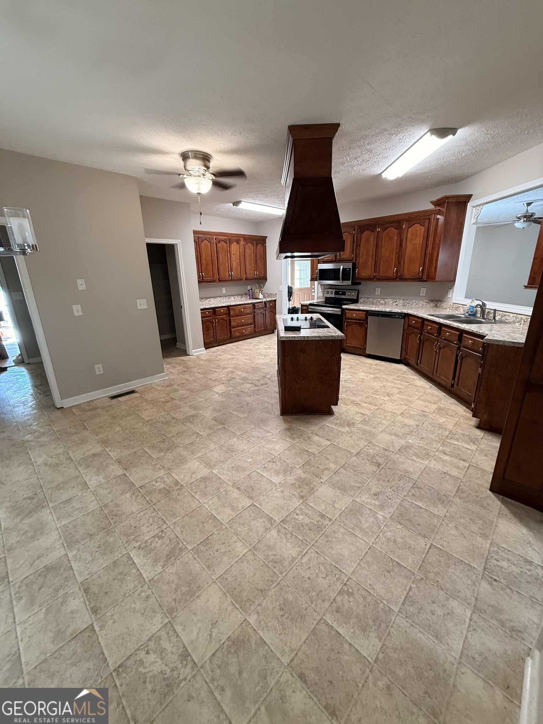 Lavonia, Georgia 30553, United States, 4 Bedrooms Bedrooms, ,4 BathroomsBathrooms,Residential,Active,218759