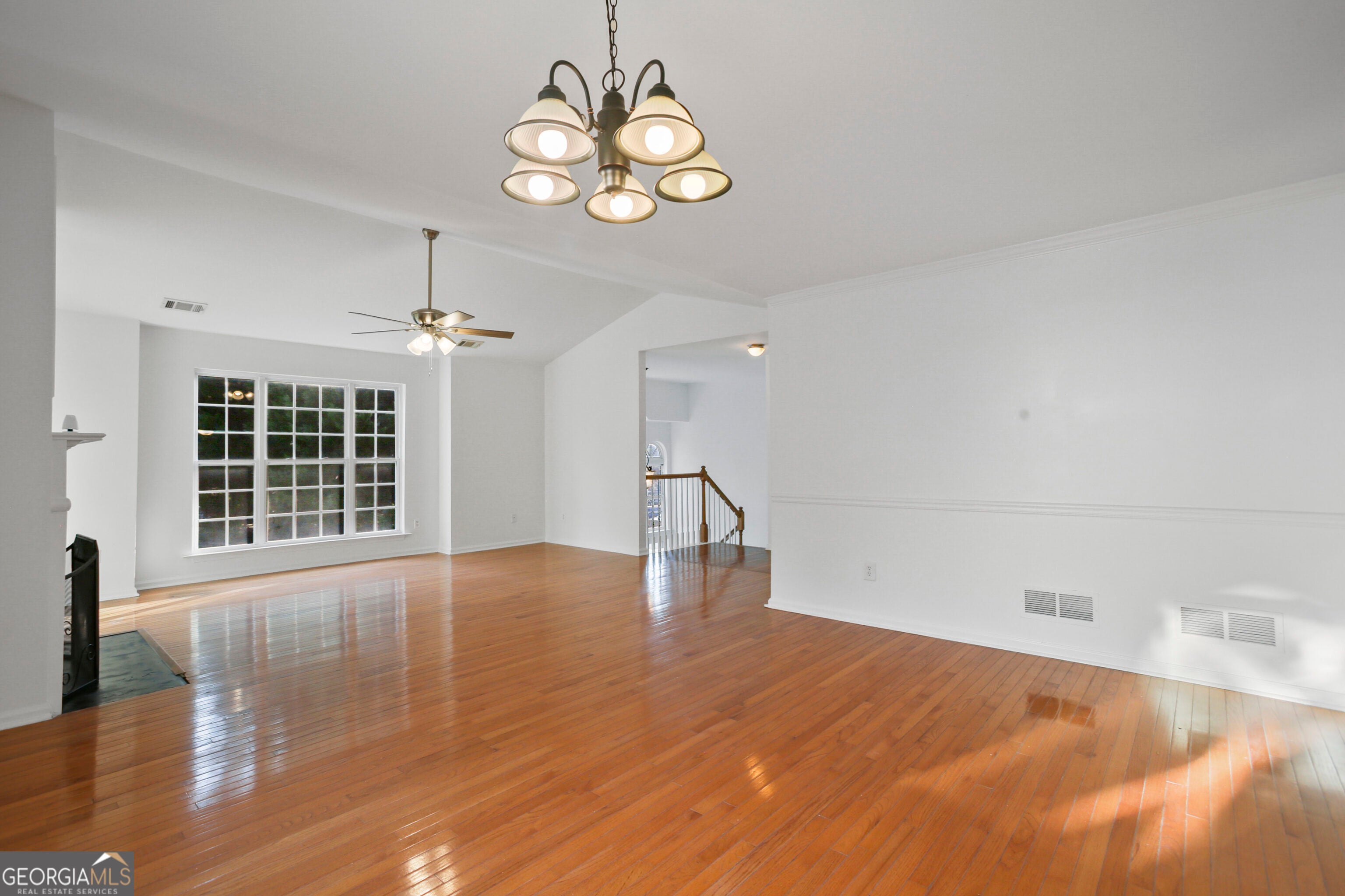 1068 S Gordon RD