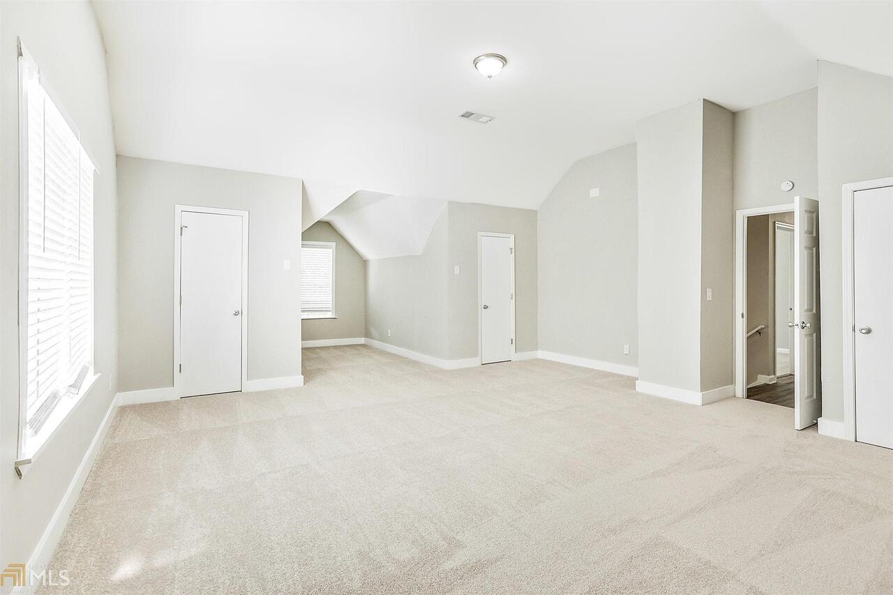 Lakeside Manor - Residential Lease