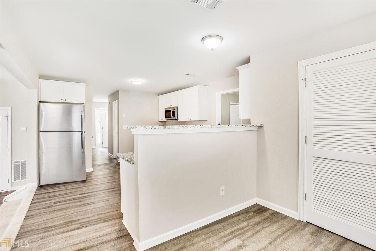Lakeside Manor - Residential Lease