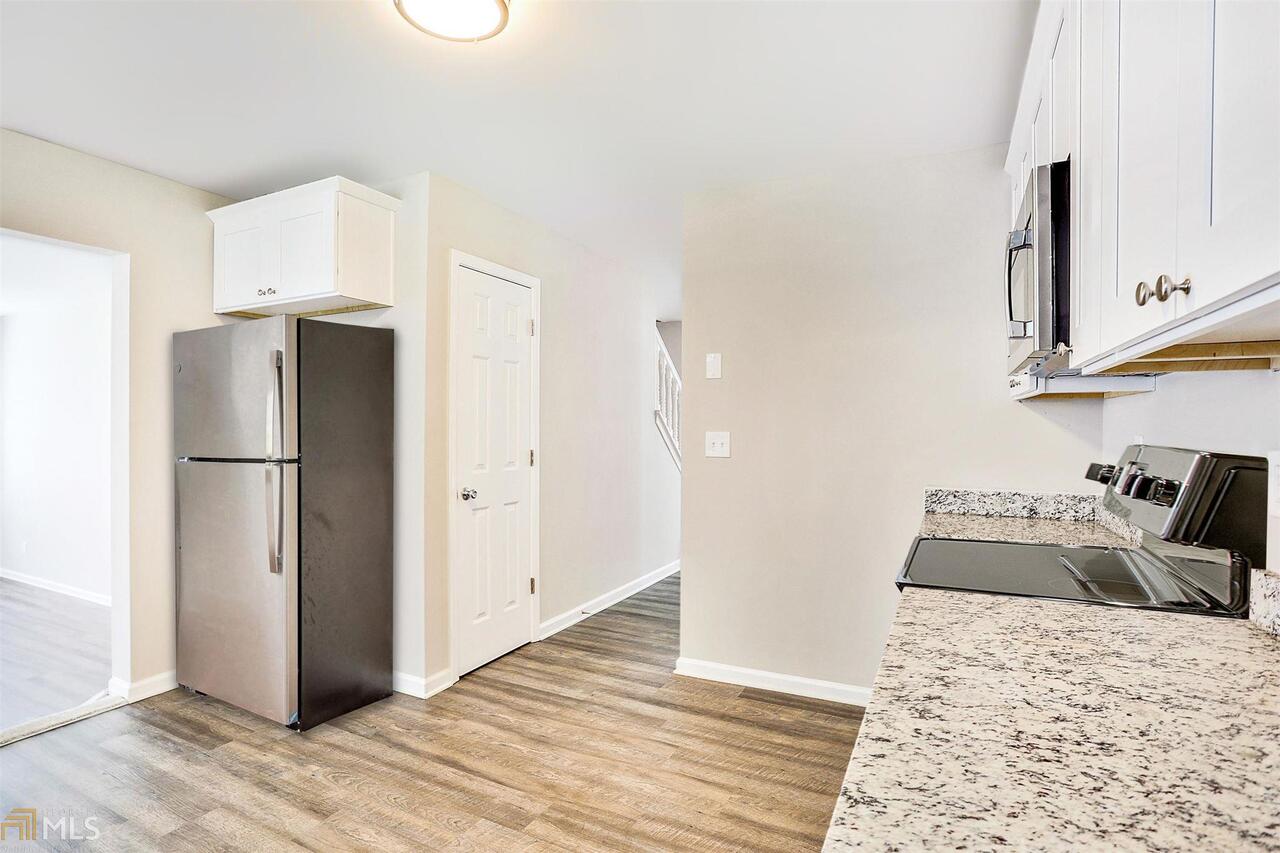 Lakeside Manor - Residential Lease
