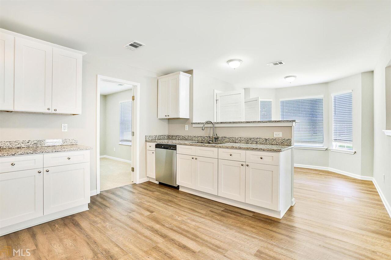 Lakeside Manor - Residential Lease