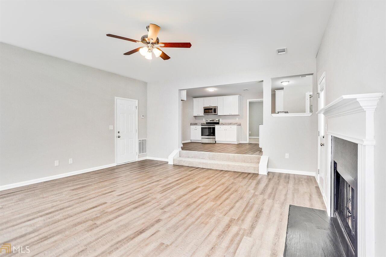 Lakeside Manor - Residential Lease