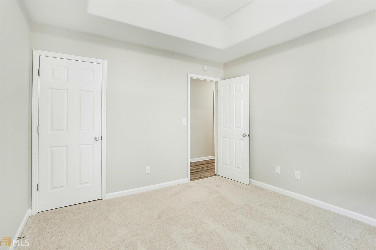 Lakeside Manor - Residential Lease
