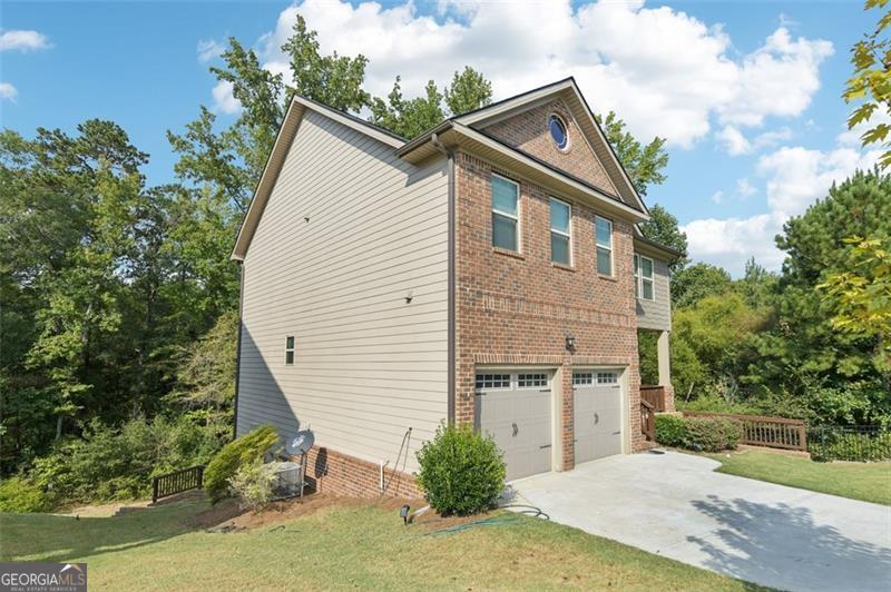 1669 E Brook DR