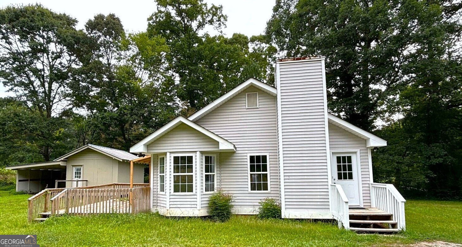 3/2 convenient to Villa Rica or Carrollton! New paint & flooring throughout. Home offers privacy on a 1.3 acre lot.